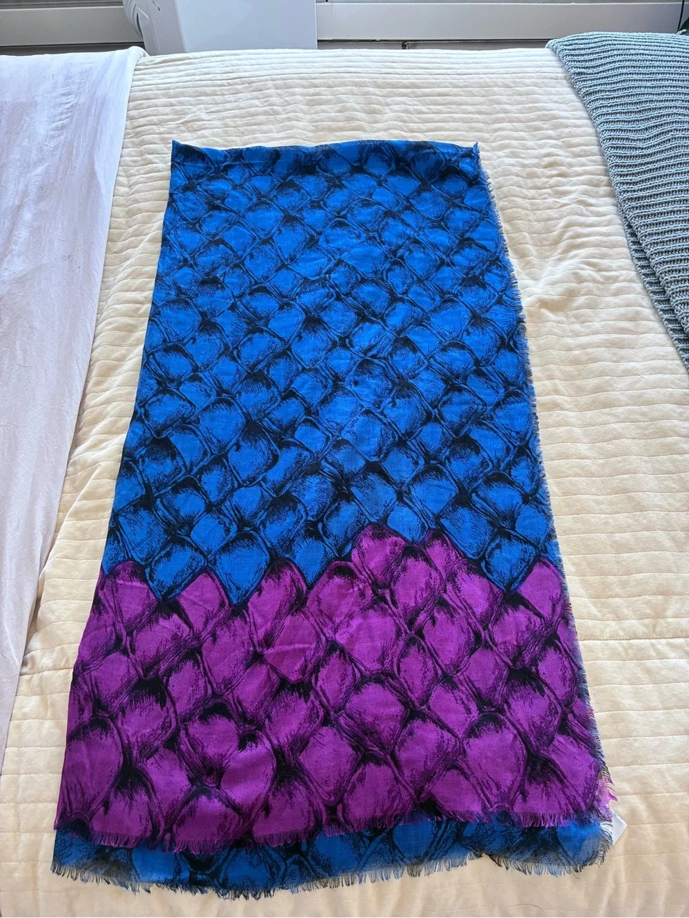 NWT Diane von Furstenberg DVF Blue Magenta Snakeskin Print Scarf Wrap 80x40